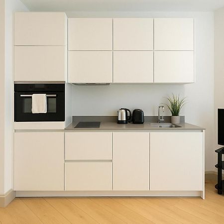 Bright Studio Flat - Walk To River Thames & Kingston Town Surbiton المظهر الخارجي الصورة