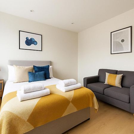 Bright Studio Flat - Walk To River Thames & Kingston Town Surbiton المظهر الخارجي الصورة