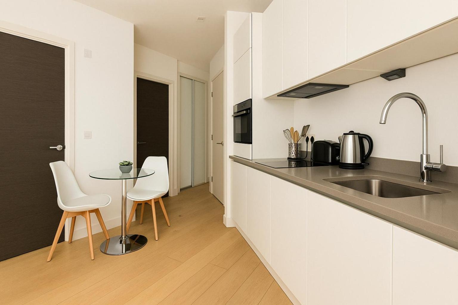 Bright Studio Flat - Walk To River Thames & Kingston Town Surbiton المظهر الخارجي الصورة