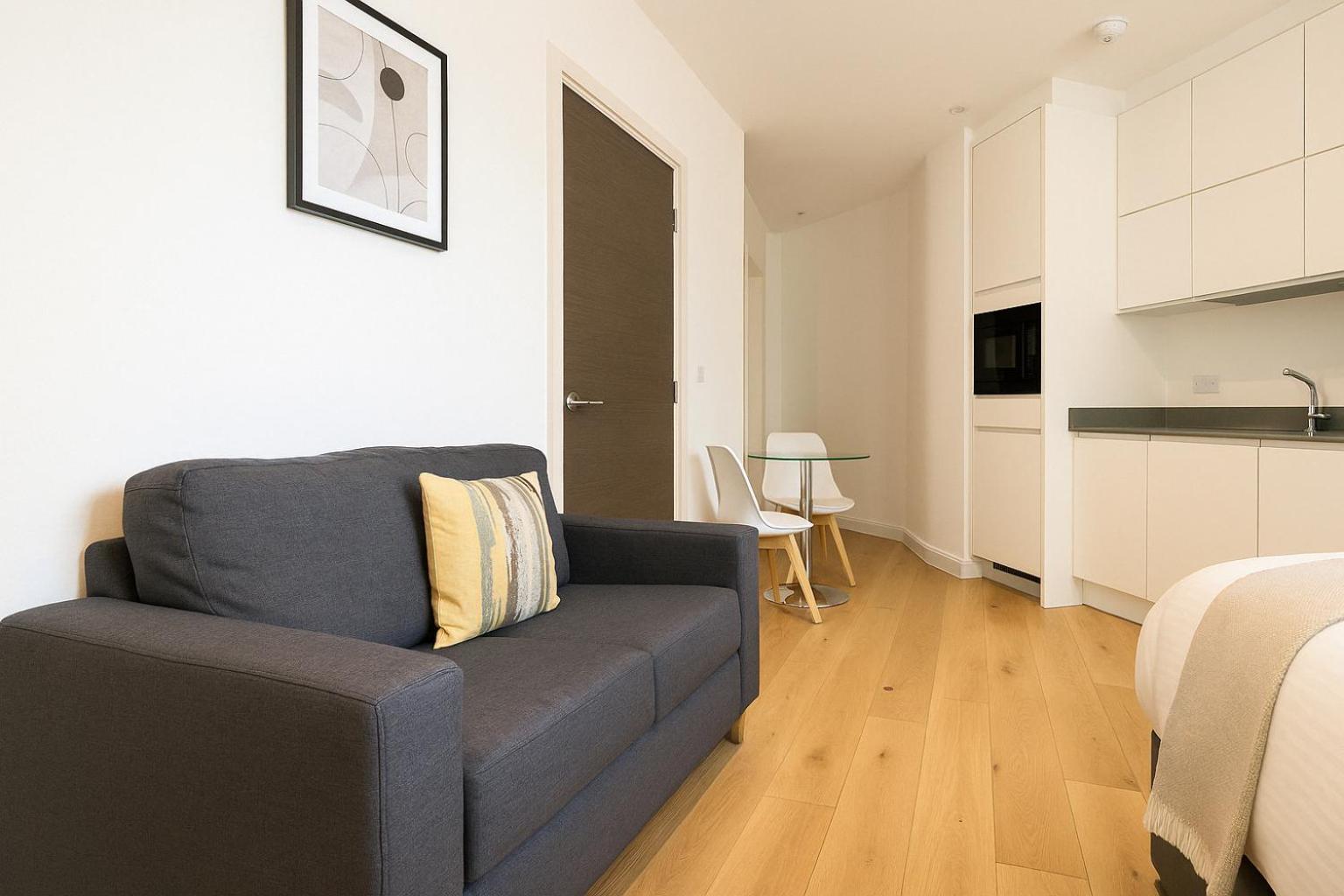 Bright Studio Flat - Walk To River Thames & Kingston Town Surbiton المظهر الخارجي الصورة